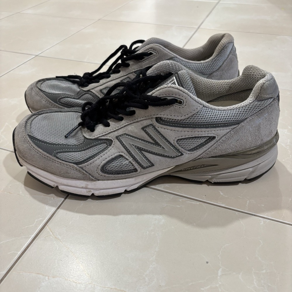 Size 10.5 - New Balance 990v4 Made in USA Grey Silver MISMATCH PAIR